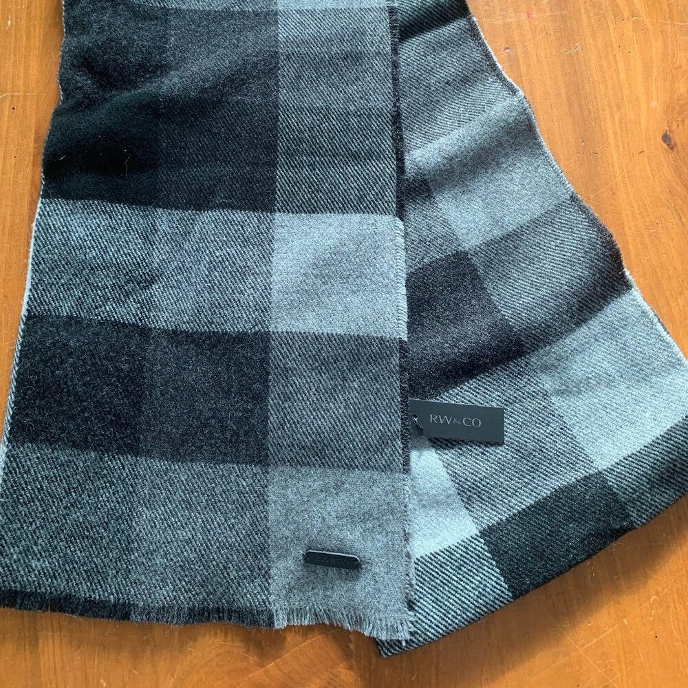 NEW WITH TAGS RW&CO Scarf